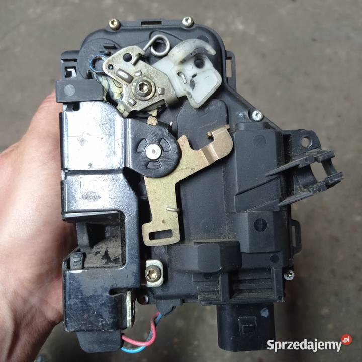 VW PASSAT B5 9601 ZAMEK PRAWY PRZÓD 8 PINÓW Kamień Pomorski