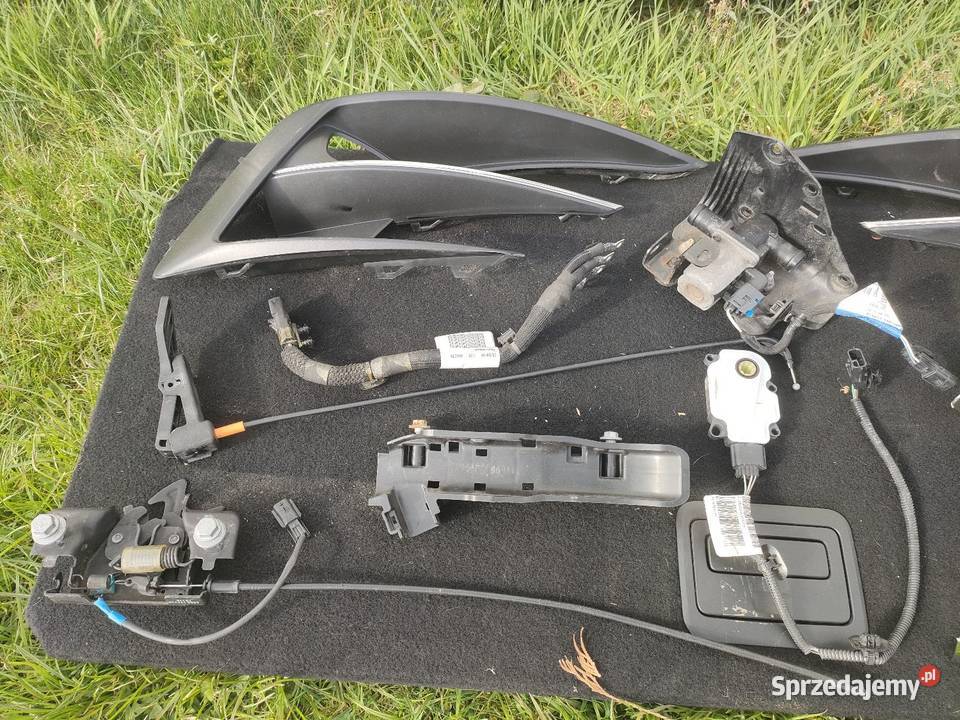 Błotniki czarne tegne części renault Megane 4 sprzedam
