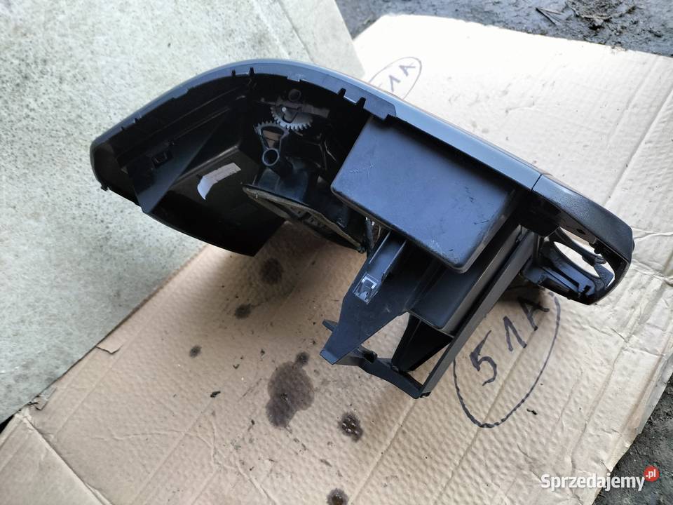 VW POLO MK4 9N ŚRODKOWA KRATKA NAWIEWU RAMKA osobowe Kamień-Kolonia