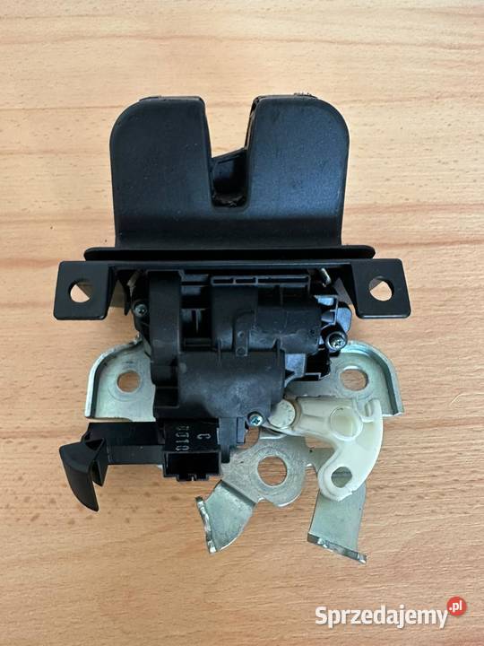 Zamek klapy bagażnika Skoda SuperB II sedan 0813 Motoryzacja Poznań
