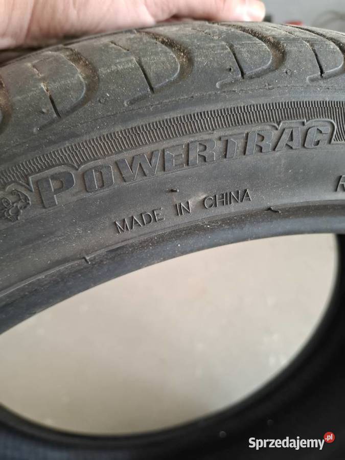 Dwie opony r18 Wieluń sprzedam