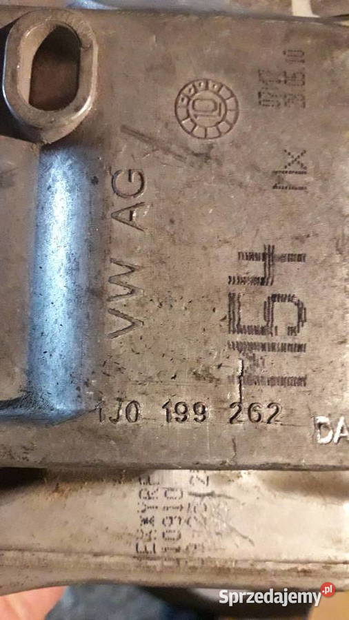 Poduszka silnika vw golf passat 1J0199262 DA