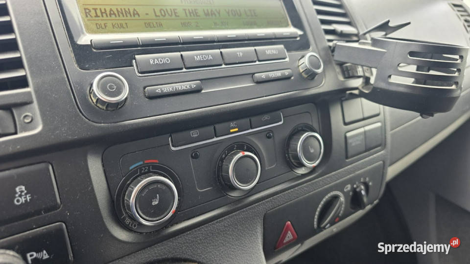 Volkswagen Transporter 6 osobowy klima super komputer pokładowy Transporter