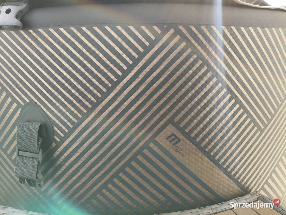 Basen z hydromasażem 165 6osobowy Kocmyrzów