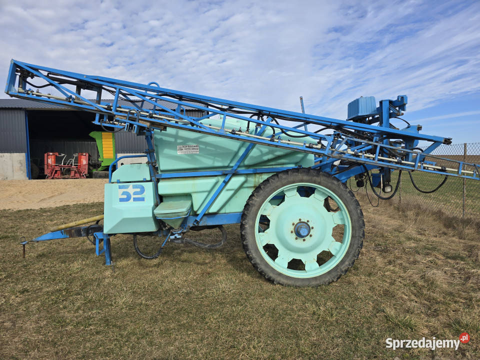 Opryskiwacz ciągany BERTHOUD RACE 32SX24 2500 L Zaczepiane Włosty