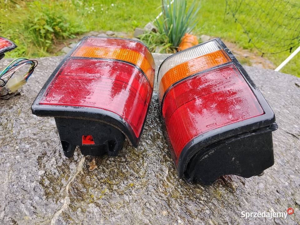 Na zdjęciu widoczne są dwa różne komplety Sierpc