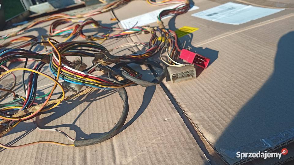 Wiązki fiat 125pprzednia i tylnia skrzynka osobowe łódzkie Łódź