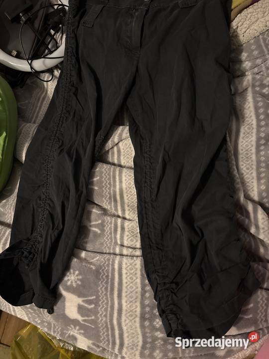 Spodnie czarne małopolskie Krzeszów sprzedam