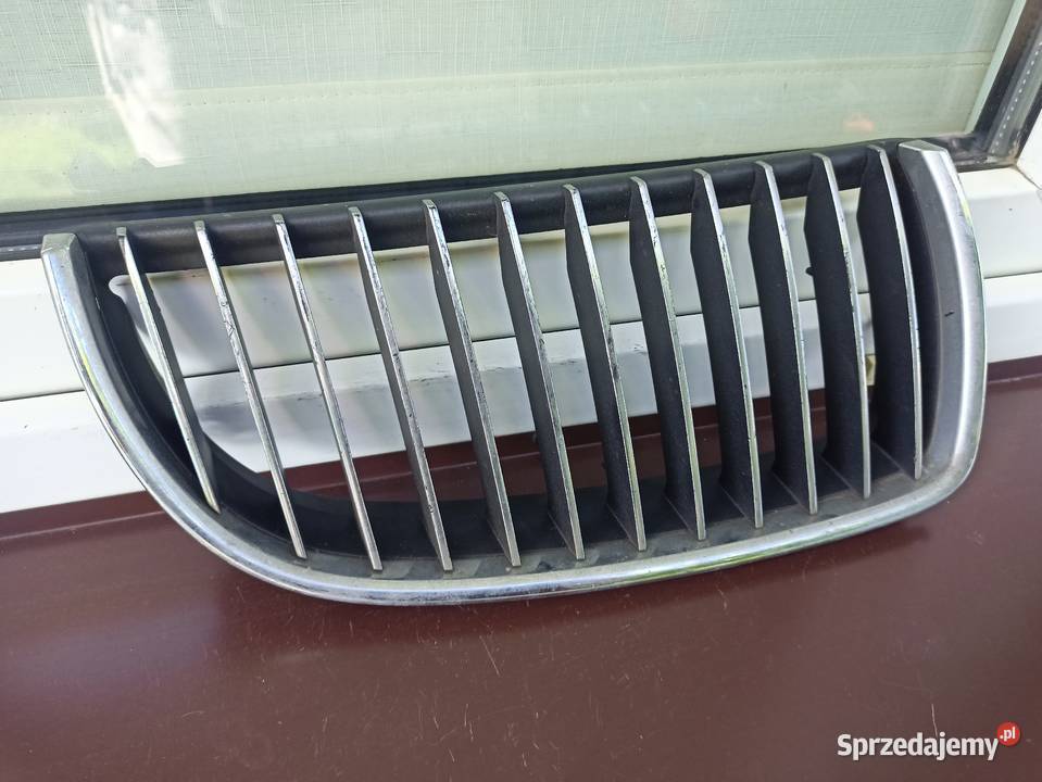 BMW E90 E91 E92 nerka prawa atrapa grill Sieradz