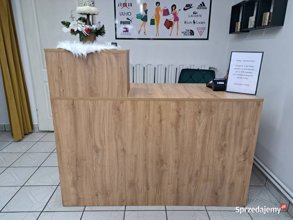 Wyposażenia butiku odzieżowegomanekiny regały Kęty