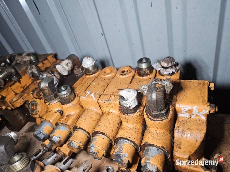 Rozdzielacz hydrauliczny koparki Case do modeli sprzedam