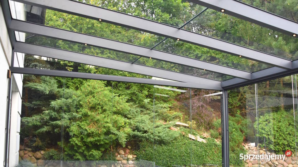 Zadaszenie tarasu ze szkła i aluminium