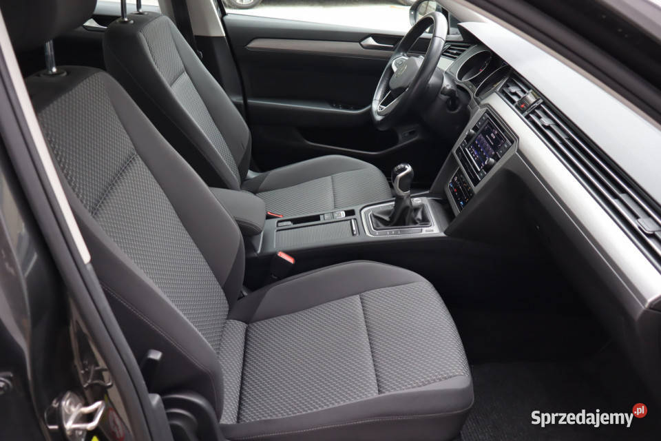VW Passat 15 TSI manualna Zabrze