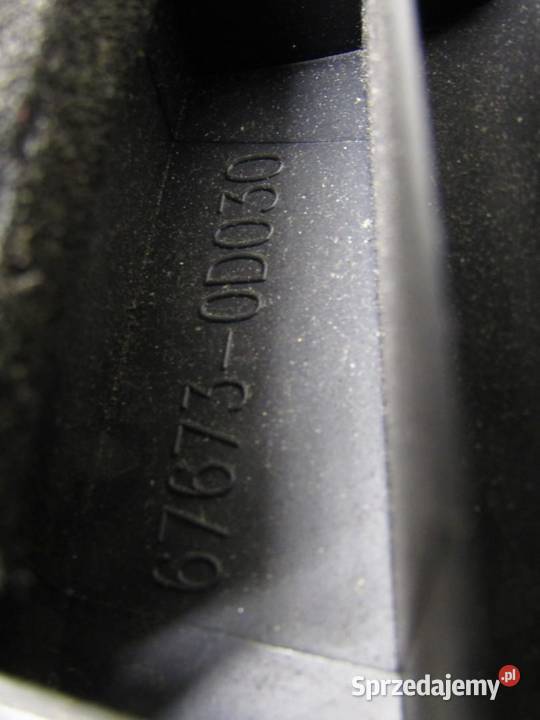 TRÓJKĄT ZAŚLEPKA DRZWI PRAWY TYŁ TYLNY TOYOTA