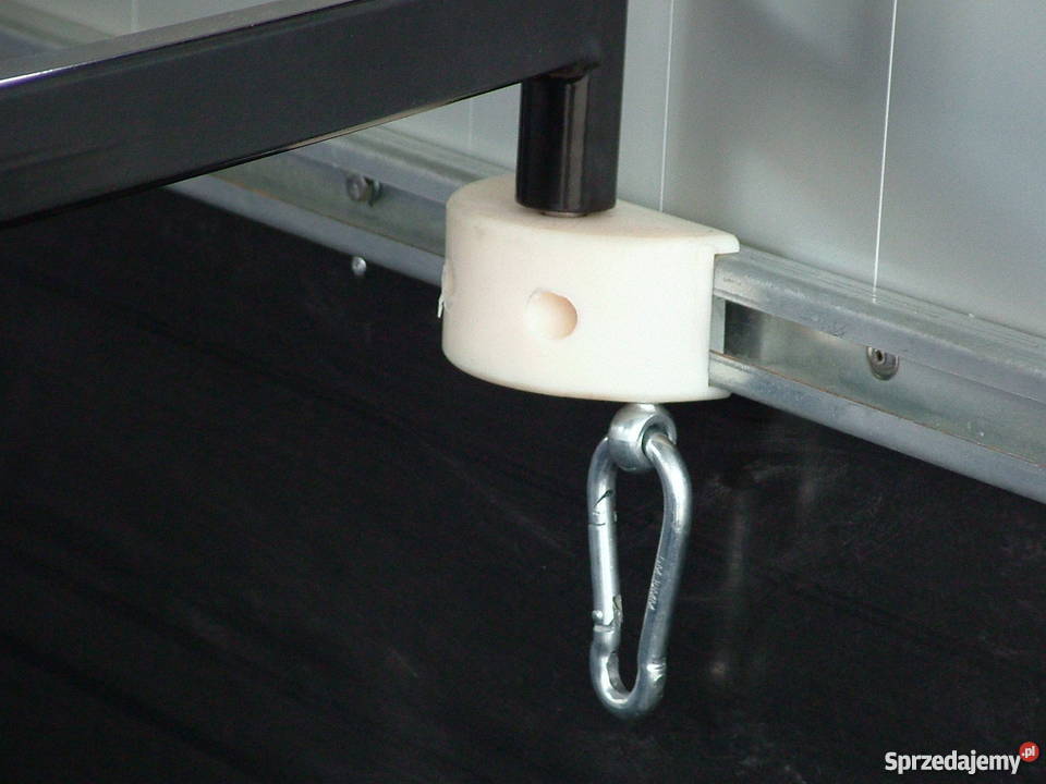 Przyczepa do przewozu koni czterokonna