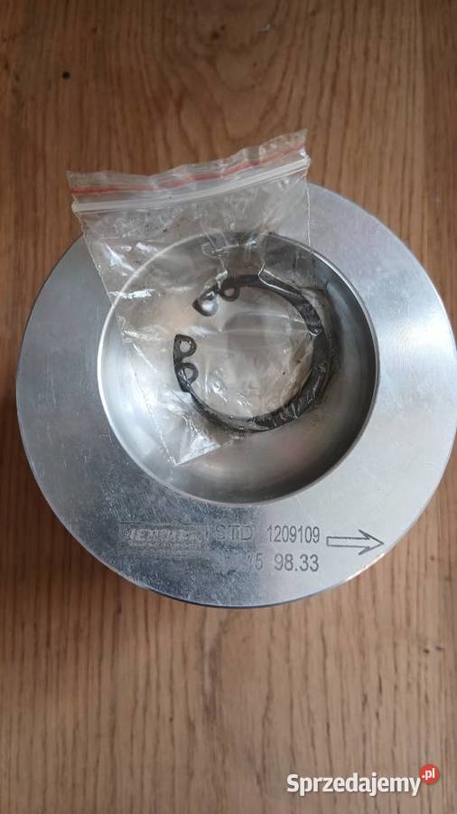 Tłok silnika 5 pierścieniowy fi9833mm ze Radomsko