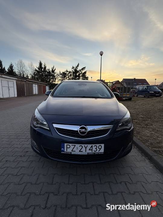 Opel Astra J Cosmo 14 turbo 140 biksenon 228600km