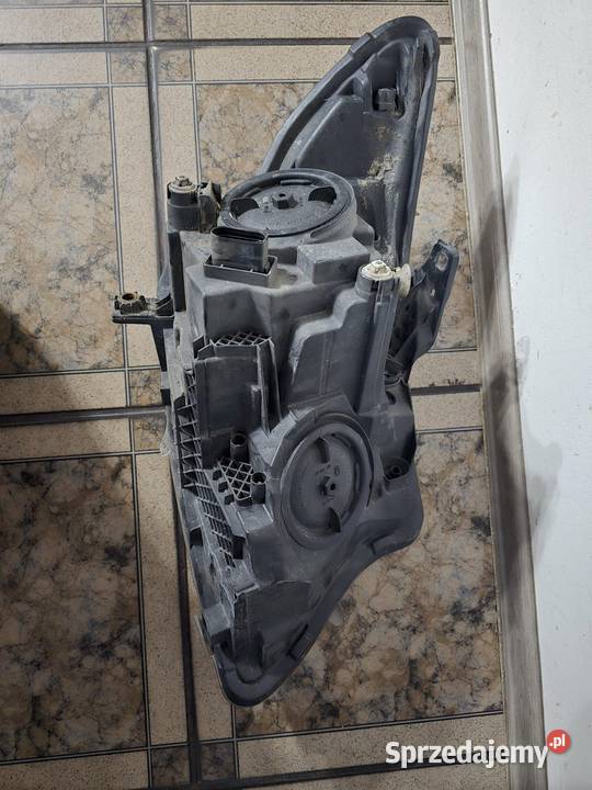 Reflektory przednie Mercedes Benz w477 nieuszkodzony