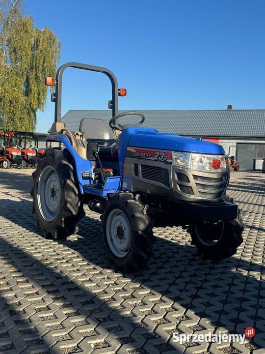 ISEKI Hunter 233 23hp 4x4 Power Shift Biskupice