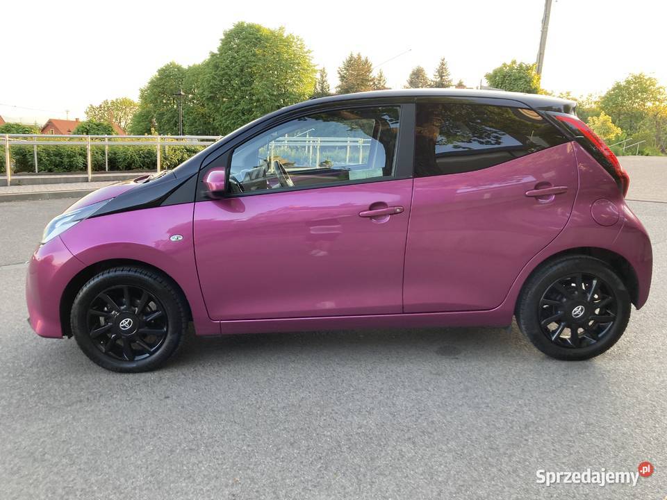 Toyota Aygo Selection XCITE Magenta 2018 r lakier metallic