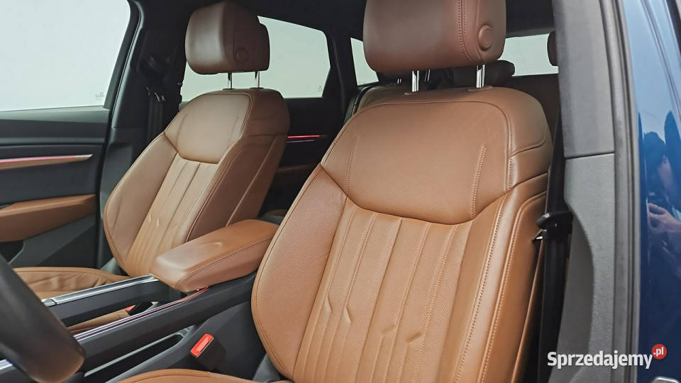 Audi etron 55 Quattro Advanced Z Polskiego niebieski