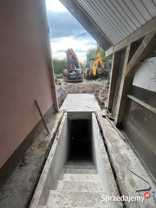 Schody betonowe głębokie do piwnicy z płaskim Wierzbica