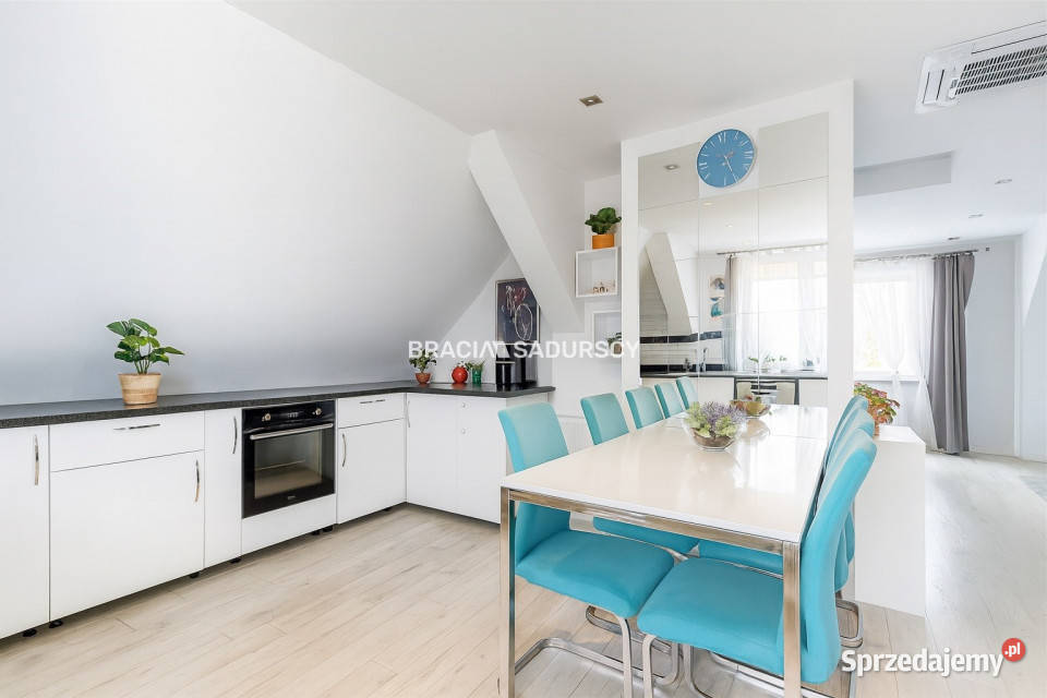 Dom wolnostojący sprzedam 220m2 Kraków Rok budowy 1980 Sprzedaż sprzedam