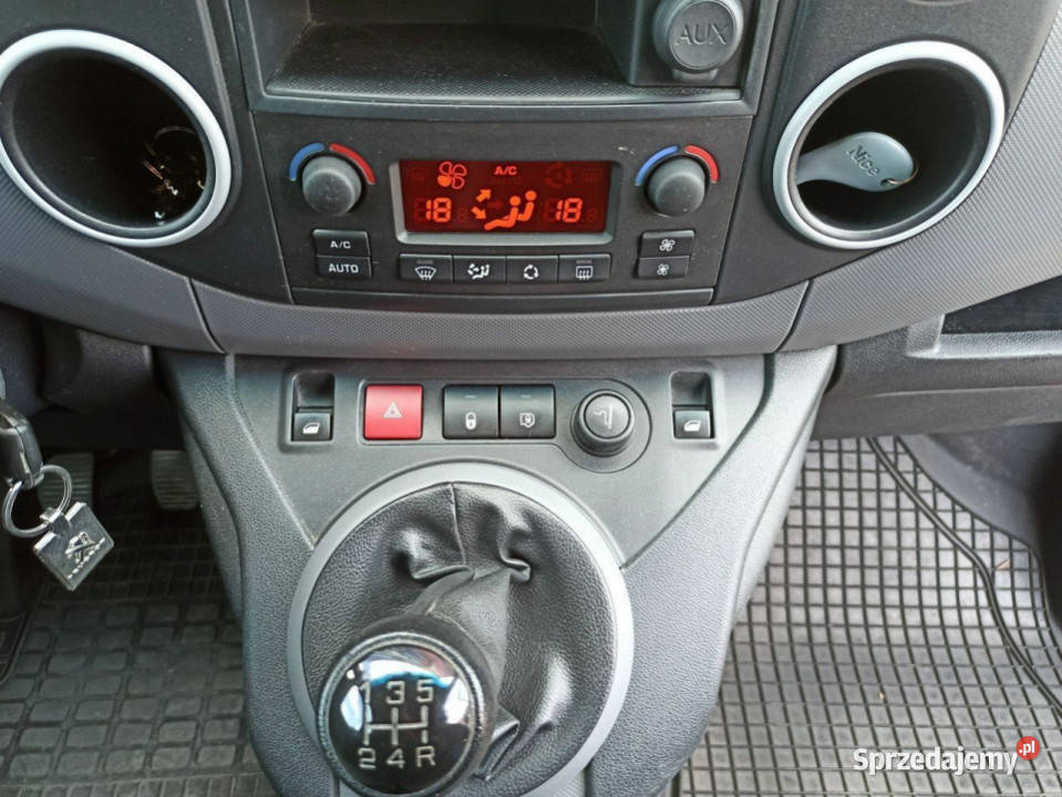 Salon VAT Ładowność 854 drzwi odsuwane Peugeot Rzeszów