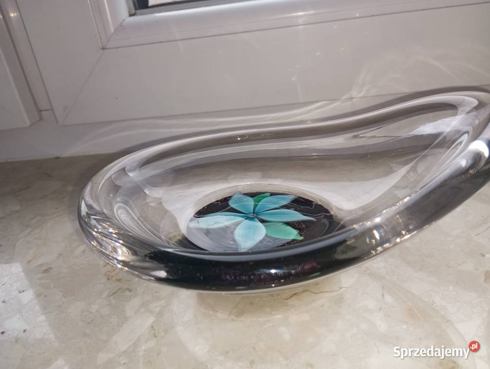 Szklana patera autorstwa Paula Kedelva Biłgoraj