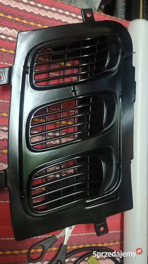 Renault Twingo I Wlot powietrza w masce Poznań