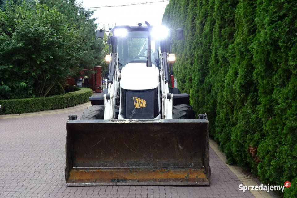 na równych kołach JCB 2CX 3CX Koparkoładowarka Góra Kalwaria