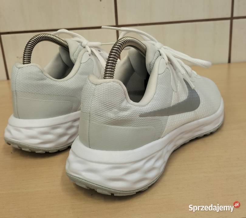 Buty damskie Sportowe Nike Revolution 6 385 Nike Obuwie sportowe Wałbrzych