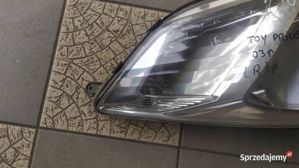 Toyota Prius 2003 2004 2005 lampa prawa Byków