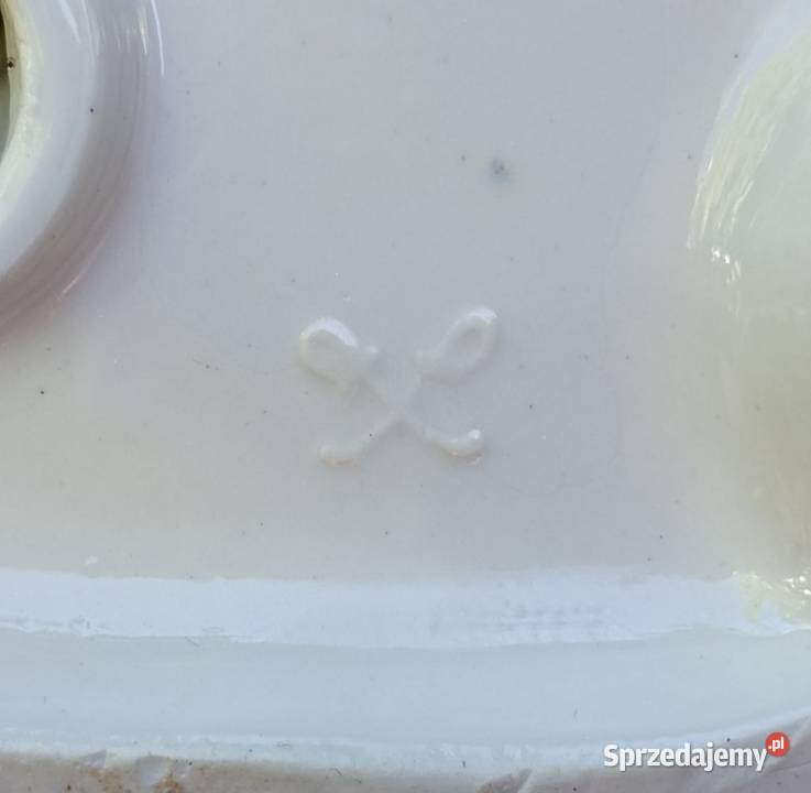 Porcelanowa grupa figuralna w stylu drezdeńskim Porcelana i szkło łódzkie