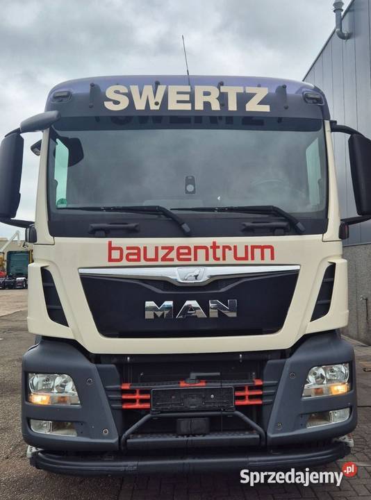 Budowlany skrzynia z tylnym dzwigiem diesel