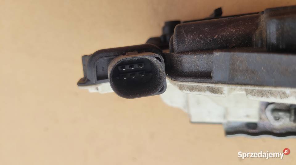 ZAMEK DRZWI PRAWY TYL VW CC AMAROK SEAT SKODA
