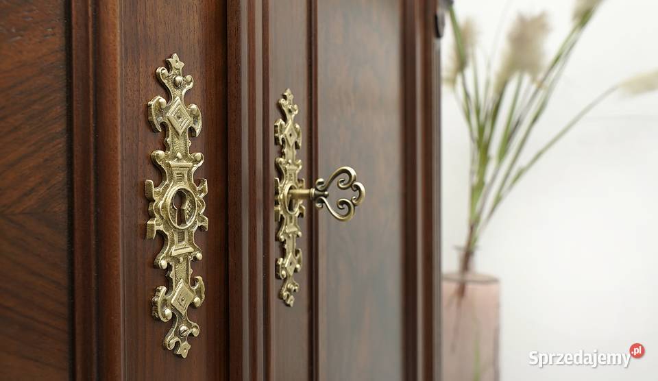 Antyczna komoda bieliźniarka renowacji Komody Jerka