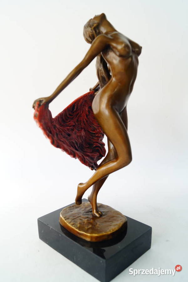 Akt tańczącej kobiety kobieta tancerka figura z