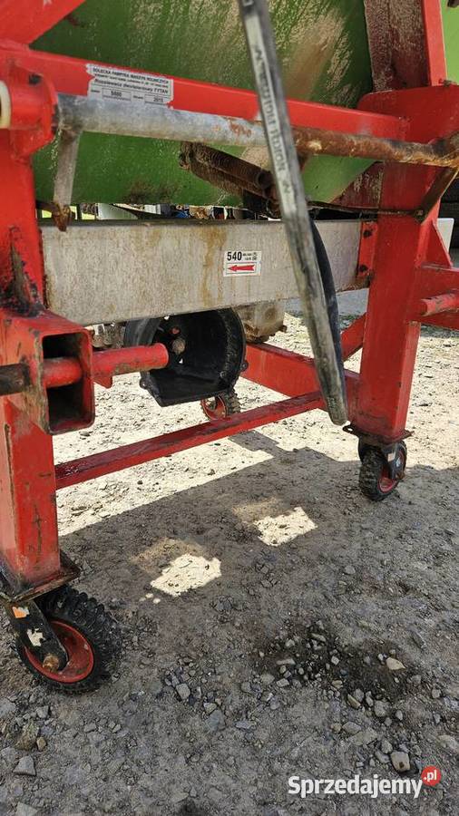 Rozsiewacz nawozu Strumyk 600L hydraulicznie