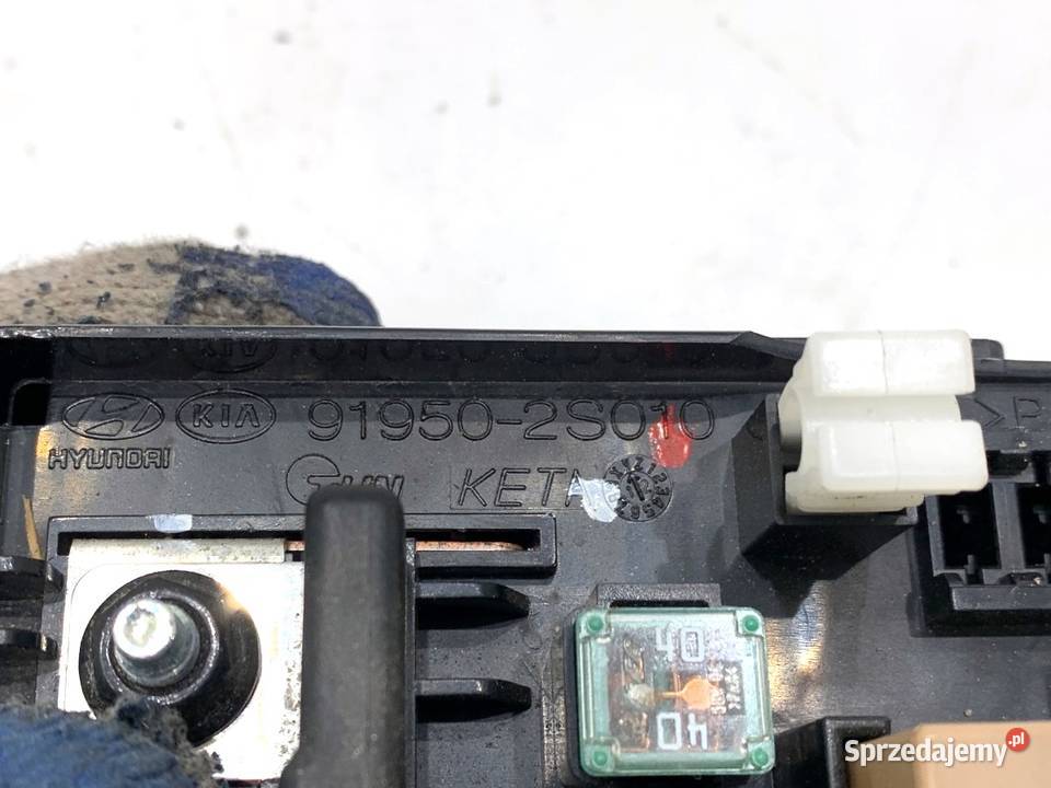 SKRZYNKA BEZPIECZNIKÓW KIA SPORTAGE III podkarpackie sprzedam