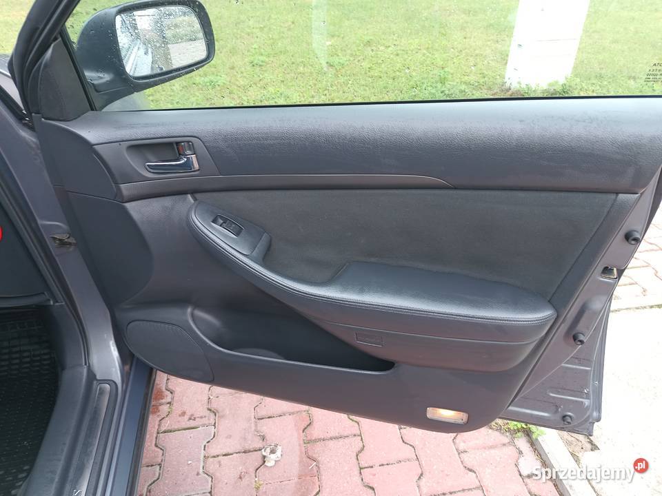 Sprzedam Super Zadbaną Toyotę Avensis 18 vvtigaz poduszka powietrzna Łódź