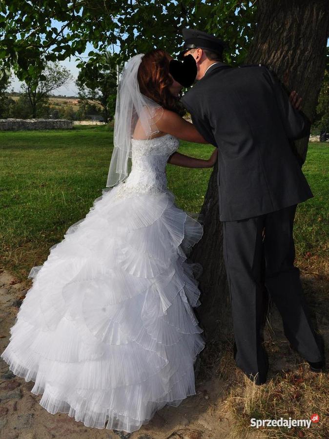 przepiękną suknie ślubną Emmi Mariage Giovani 3