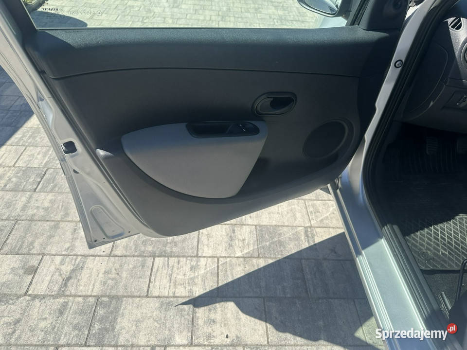 Renault Clio BEZWYPADKOWE Niski oryginalny srebrny Poznań