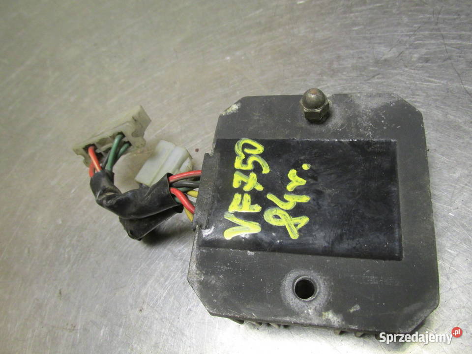 Regulator napięcia Honda VF 750 85r sprzedam