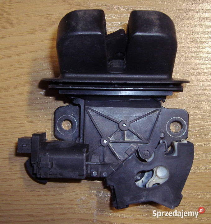 AUDI A3 A4 A6 ZAMEK KLAPY TYŁ 8P4827505C śląskie Katowice