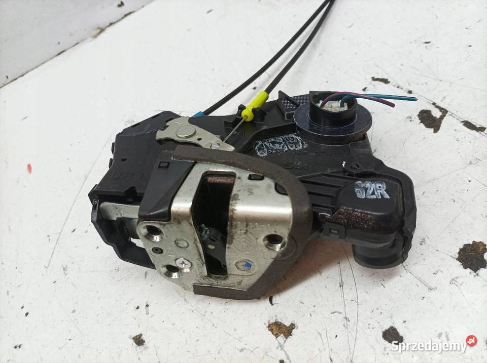 ZAMEK DRZWI PRAWY PRZÓD Toyota Avensis II Części samochodowe sprzedam