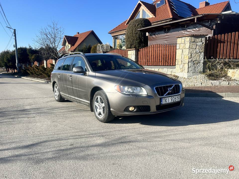 Volvo V70 20 benzyna MOMENTUM model 2009 ABS Kielce