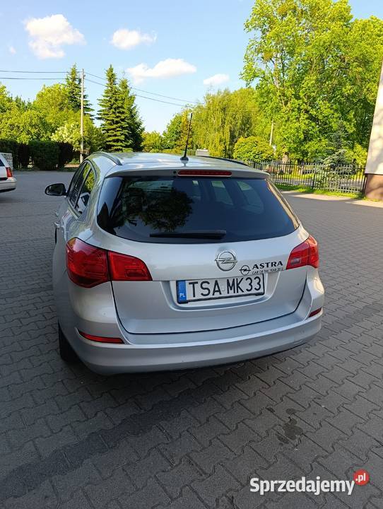 Opel Astra J 2011 Ksawerów sprzedam