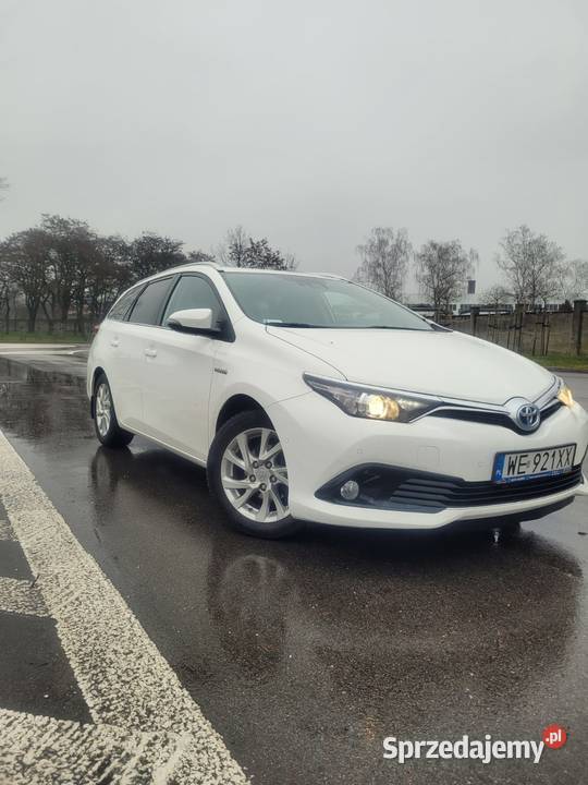 TOYOTA AURIS II LIFT 18 Hybrid KOMBI FV 23