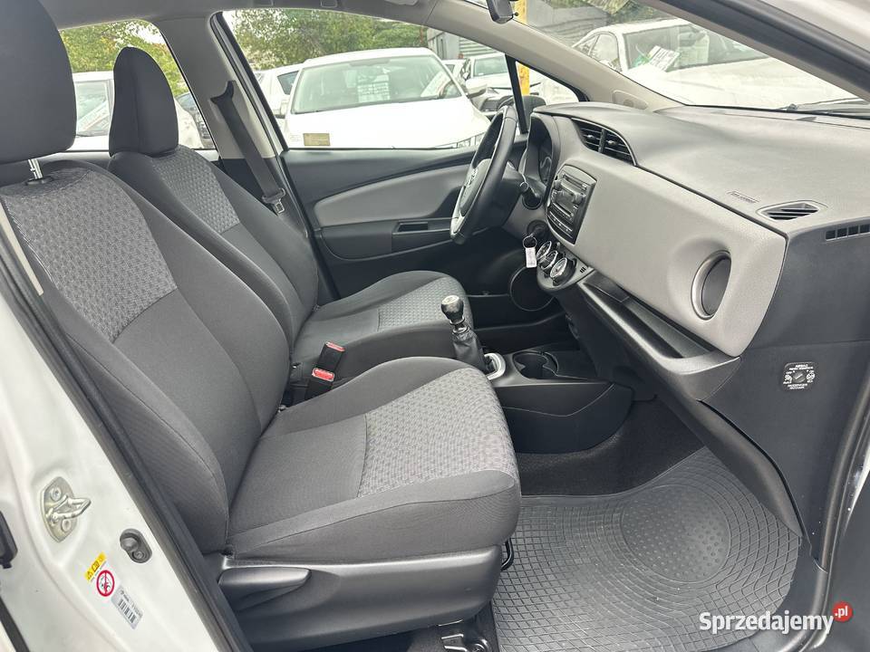 Toyota Yaris 13 benz6 biegówKlimaSalon IWL mazowieckie Warszawa sprzedam
